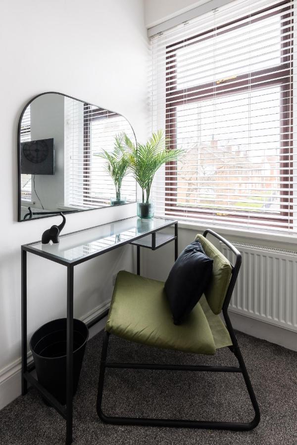 Levi By Koya Homes - 3-bedroom Home, Downtown Cardiff, Free Parking Hébergement de vacances Cardiff