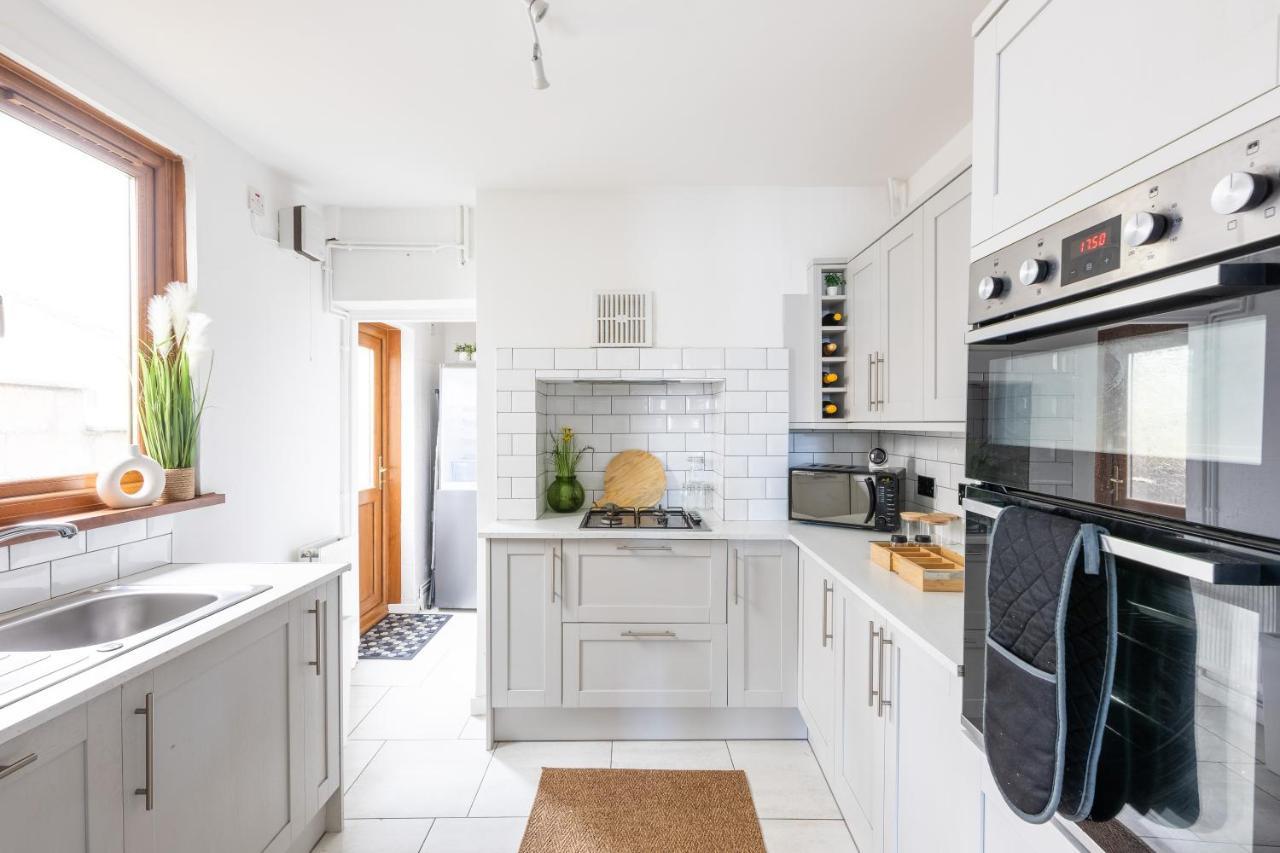 Hébergement de vacances Levi By Koya Homes - 3-bedroom Home, Downtown Cardiff, Free Parking