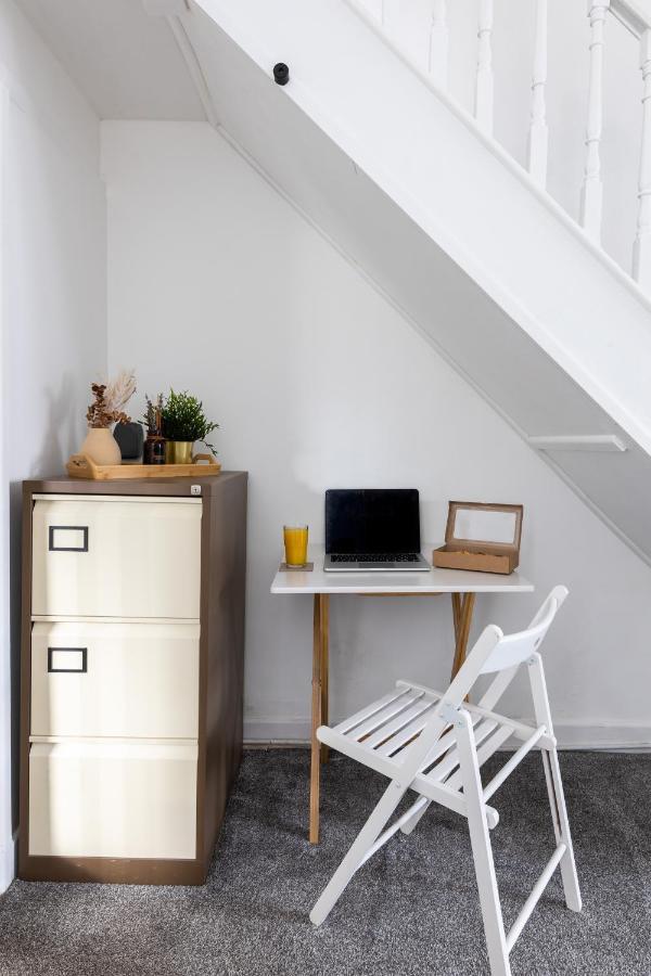 Levi By Koya Homes - 3-bedroom Home, Downtown Cardiff, Free Parking Hébergement de vacances